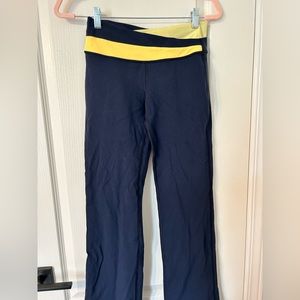 Lululemon Astro Pant. Straight leg . Size 6.